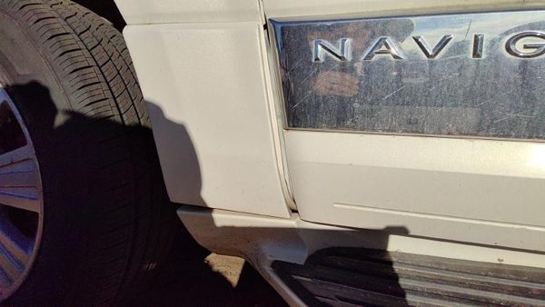 07-17 Navigator Driver Left Moulding From Fender Trim Strip Pv White Chocolate — photo 4