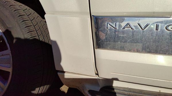 07-17 Navigator Driver Left Moulding From Fender Trim Strip Pv White Chocolate — photo 3