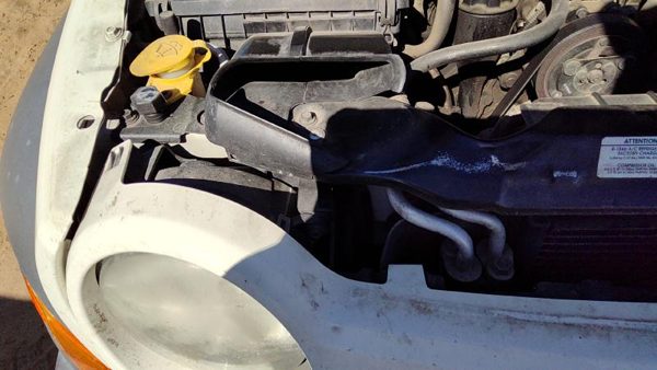 2005 Jeep Liberty Radiator Support — photo 2