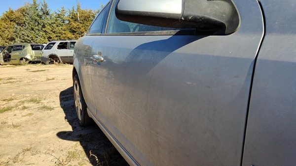 2006 Chevrolet Cobalt Front Door RH 95U Ultra Silver — photo 4