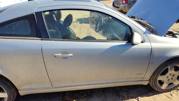 2006 Chevrolet Cobalt Front Door RH 95U Ultra Silver — photo 1