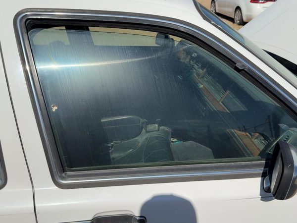 1994-1997 Lincoln Town Car Passenger Right Front Side Window Door Glass Oem — photo 1