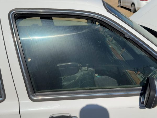 1994-1997 Lincoln Town Car Passenger Right Front Side Window Door Glass Oem — photo 2