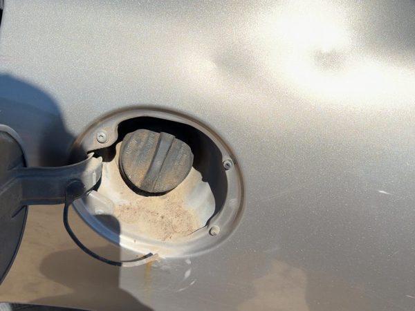 2000-2005 Buick Lesabre Fuel Filler Neck Assembly With Gas Cap Oem 25727011 — photo 1