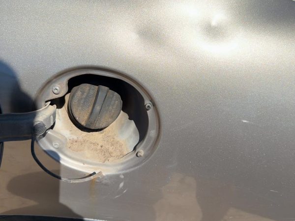 2000-2005 Buick Lesabre Fuel Filler Neck Assembly With Gas Cap Oem 25727011 — photo 2