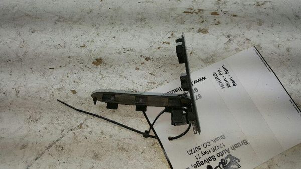 2002 Vw Jetta Pair Washer Nozzle Access Cover — photo 5