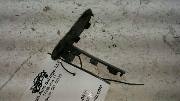 2002 Vw Jetta Pair Washer Nozzle Access Cover — photo 6