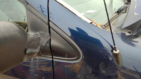 98-03 Toyota Sienna Passenger Right Upper Moulding From Fender Oem Trim Strip — photo 3