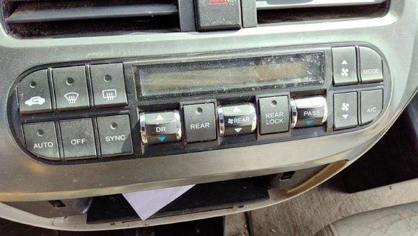 2005-2007 Honda Odyssey Temperature Control Module In Dash Heater Ac Head Unit — photo 3