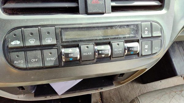 2005-2007 Honda Odyssey Temperature Control Module In Dash Heater Ac Head Unit — photo 2