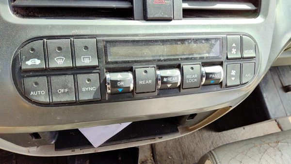 2005-2007 Honda Odyssey Temperature Control Module In Dash Heater Ac Head Unit — photo 1