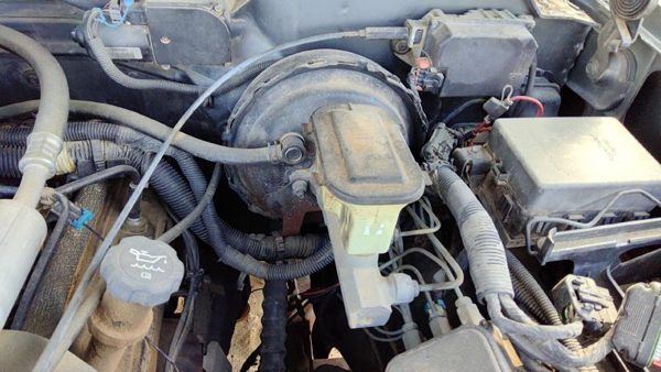 1997-1999 Chevy Suburban Power Brake Booster With Master Cylinder Pair Set Oem — photo 3