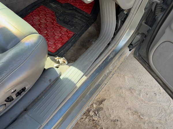 98-04 Cadillac Seville Passenger Right Lower Kick Trim Panel Oem Dark Gray 145 — photo 2