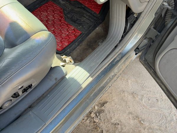 98-04 Cadillac Seville Passenger Right Lower Kick Trim Panel Oem Dark Gray 145 — photo 3