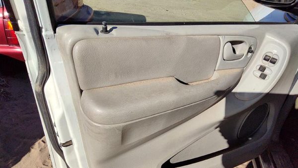 04-07 Caravan Driver Left Front Door Trim Panel With Master Switch Khaki J1 — photo 2