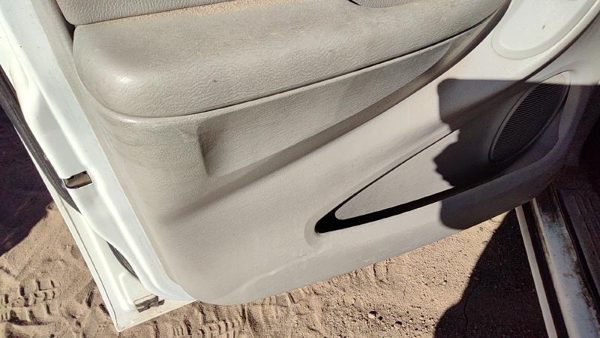 04-07 Caravan Driver Left Front Door Trim Panel With Master Switch Khaki J1 — photo 7