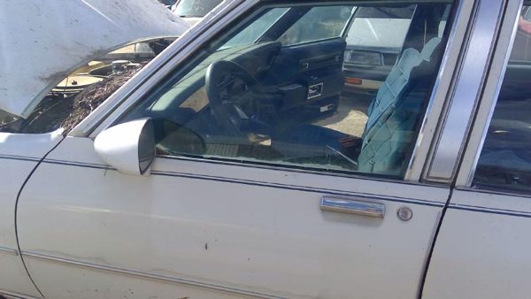 1986 Chevrolet Caprice Front Door LH White — photo 11