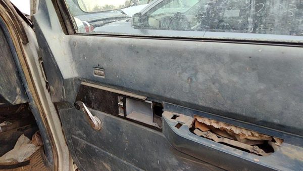 91 Chevy Silverado 1500 Passenger Right Front Door Trim Panel Manual Window Blue — photo 3
