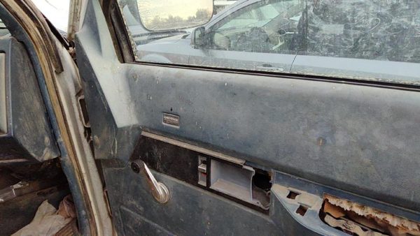 91 Chevy Silverado 1500 Passenger Right Front Door Trim Panel Manual Window Blue — photo 4