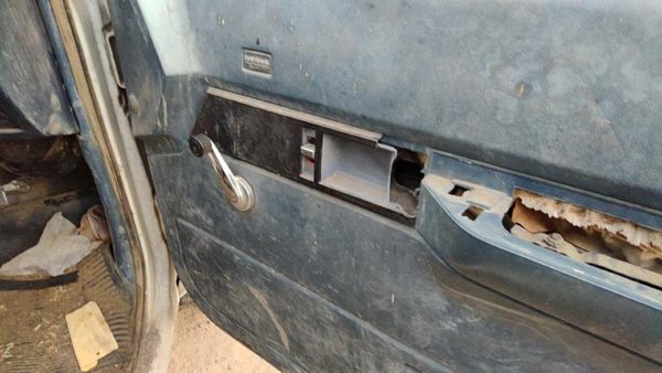 91 Chevy Silverado 1500 Passenger Right Front Door Trim Panel Manual Window Blue — photo 5