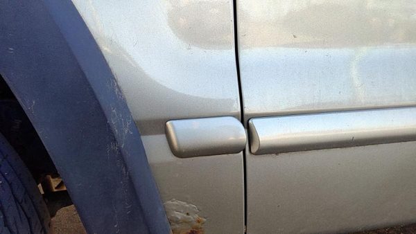 02-05 Ford Explorer Driver Left Moulding From Fender Trim Strip B2 Harvest Gold — photo 2