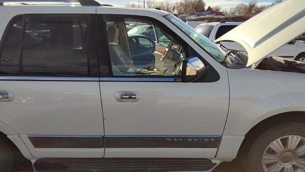 2008 Lincoln Navigator Front Door RH Pv White Chocolate 7L7Z7820124A — photo 1