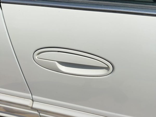 2002-2005 Buick Lesabre Passenger Right Front Outside Door Handle Oem White 40U — photo 2