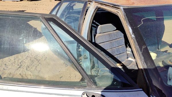 92-99 Lesabre Passenger Right Front Vent Window Small Door Glass With Frame — photo 1