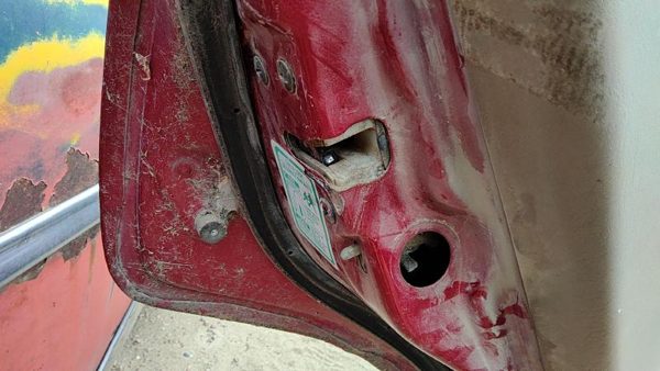 1997-2002 Ford Escort Driver Left Rear Door Latch With Rods/Cables Oem Back — photo 2