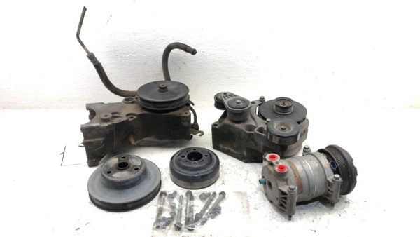2000 Tahoe Complete Set Of Brackets Pulleys Ac Alternator Power Steering 5.7L — photo 1