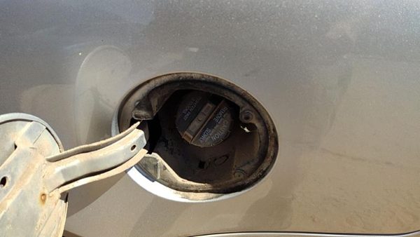 2004 Pontiac Grand Prix Fuel Filler Neck Assembly With Gas Cap Oem 10309614 — photo 1