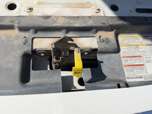 1990-1994 Lincoln Town Car Hood Latch Assembly With Bracket Oem F4Vy16138A — photo 1