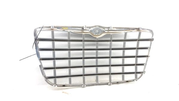 2005-2010 Chrysler 300 Front Grille Oem Chrome 4805926Ac — photo 12