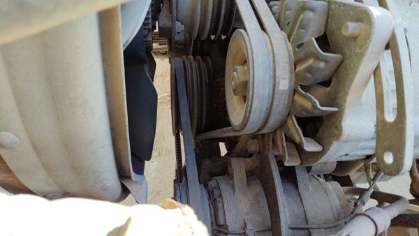 92-98 Isuzu Npr Harmonic Balancer Crankshaft Pulley With Bolt Oem 4Bd2 3.9L — photo 1