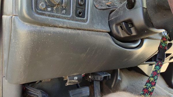 2005 GMC Sierra Dash Panel Pewter 69D — photo 3