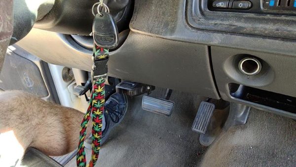 2005 GMC Sierra Dash Panel Pewter 69D — photo 6