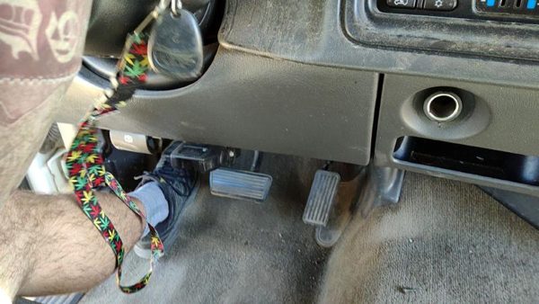 2005 GMC Sierra Dash Panel Pewter 69D — photo 4