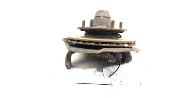 84-87 Pup Pickup Driver Left Front Spindle Steering Knuckle With Wheel Hub 4X2 — photo 1