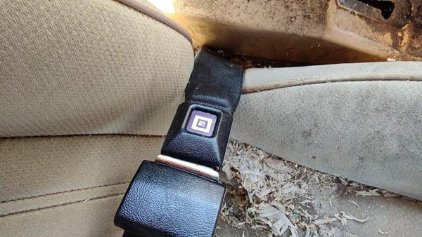 1985 Pontiac Sunbird Passenger Right Front Seat Belt Buckle Receiver Oem — photo 2
