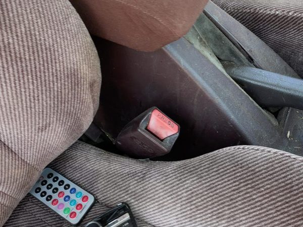 88-89 Accord Lx Passenger Right Front Seat Belt Buckle Receiver Oem Sedan Maroon — photo 2