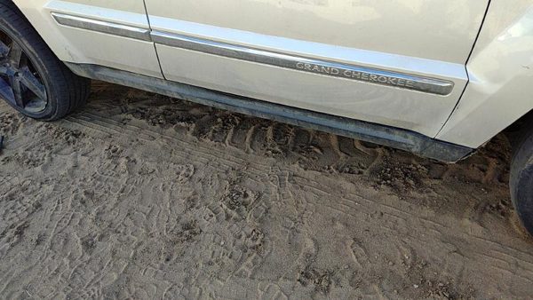 07-10 Grand Cherokee Passenger Right Lower Rocker Panel Moulding Side Skirt Oem — photo 5
