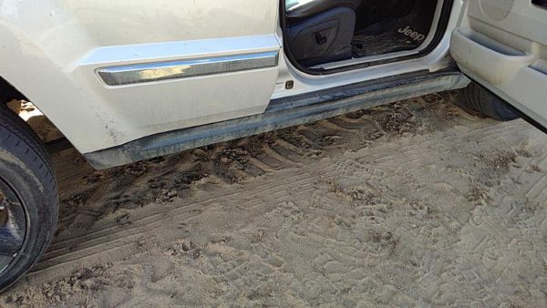07-10 Grand Cherokee Passenger Right Lower Rocker Panel Moulding Side Skirt Oem — photo 2