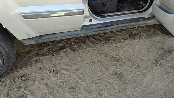 07-10 Grand Cherokee Passenger Right Lower Rocker Panel Moulding Side Skirt Oem — photo 3
