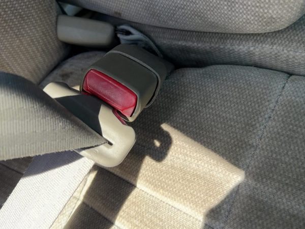 1999 Chevy Lumina Passenger Right Front Seat Belt Buckle Receiver Oem Shale 92B — photo 2