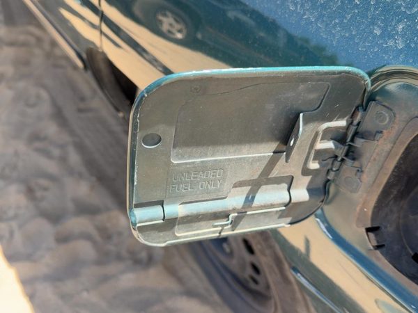 95-01 Chevy Lumina Fuel Tank Door With Hinge Gas Lid Oem Filler Jasper Green 56U — photo 4
