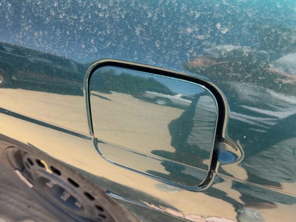 95-01 Chevy Lumina Fuel Tank Door With Hinge Gas Lid Oem Filler Jasper Green 56U — photo 2