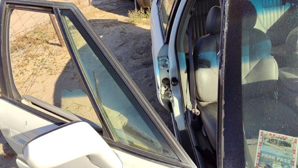 92-99 Bonneville Passenger Right Front Vent Window Small Door Glass With Frame — photo 2