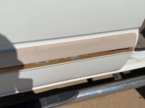 03-07 Silverado 2500 Passenger Right Rear Moulding From Door Back Trim Strip Whi — photo 3