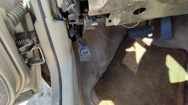 2000-2005 Chevy Impala Parking Brake Pedal Assembly Oem Complete Emergency Unit — photo 1