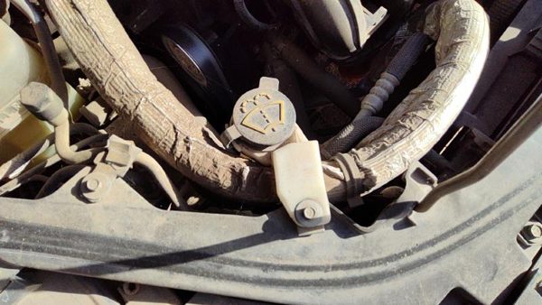 2006-2012 Ford Fusion Windshield Washer Fluid Reservoir With Pump Oem Wiper Tank — photo 1